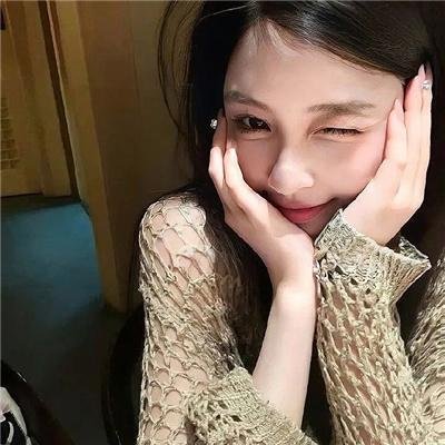 9顶假发的女孩